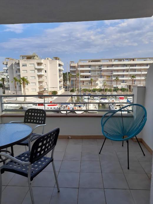 Appartement Lumineux Sur Les Canaux روساس المظهر الخارجي الصورة
